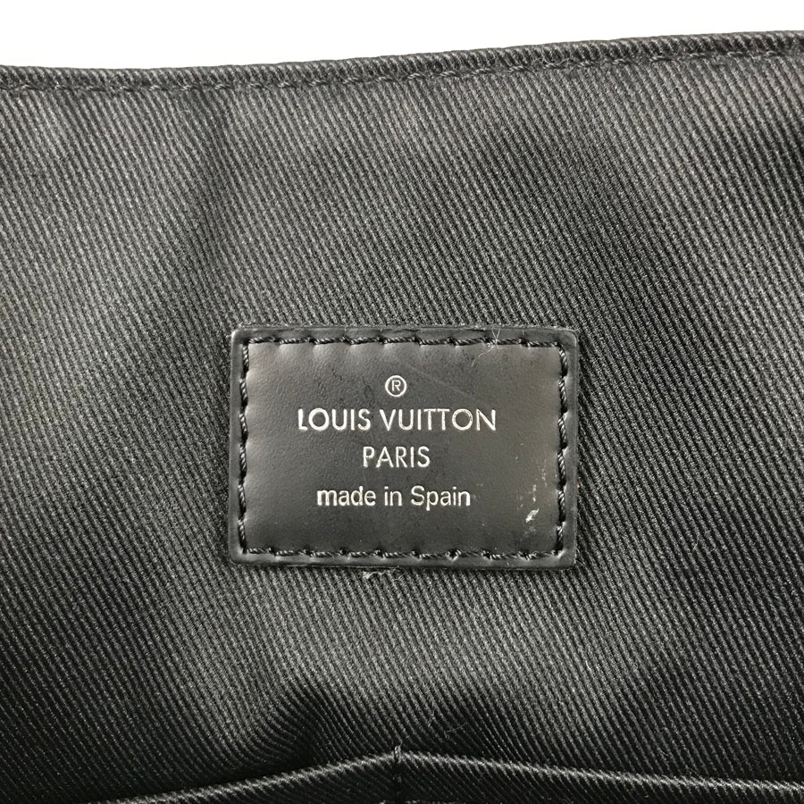 LOUIS VUITTON Messenger bag