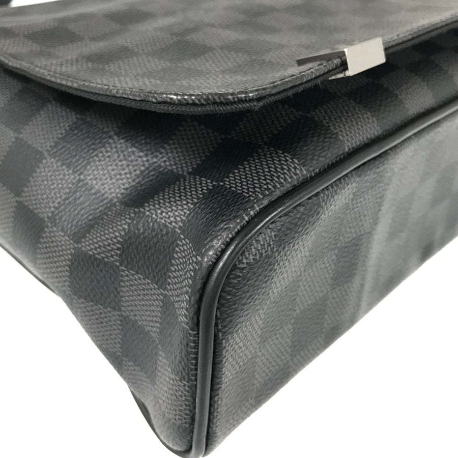 LOUIS VUITTON Messenger bag