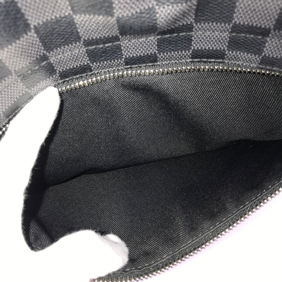 LOUIS VUITTON Messenger bag