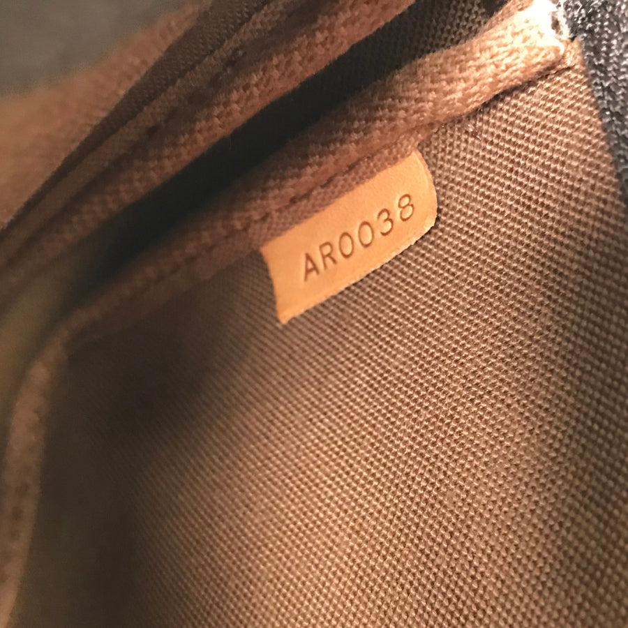 LOUIS VUITTON Monogram Pochette Accessoires Pouch